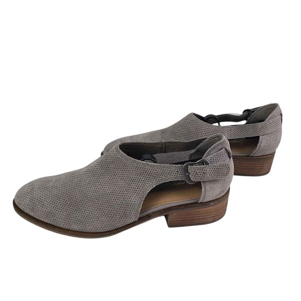 Crown Vintage Charmed Booties Taupe size 9.5‎
